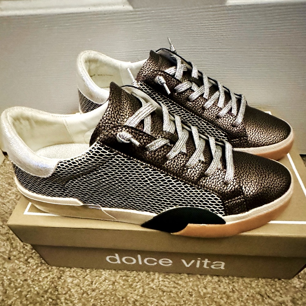 Dolce Vita Women’s Sneakers Multi Colored size 9.5 Bronze Gold Silver and Tan